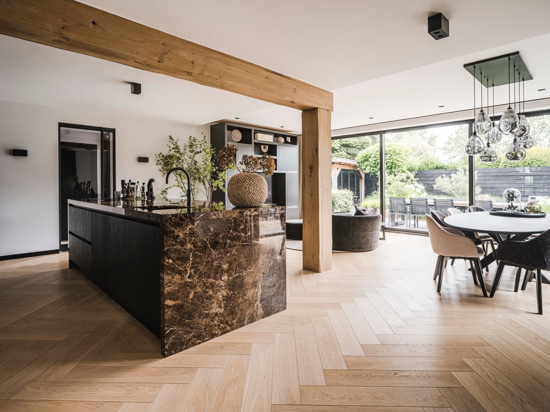 Houten vloer in de keuken: kan dat?