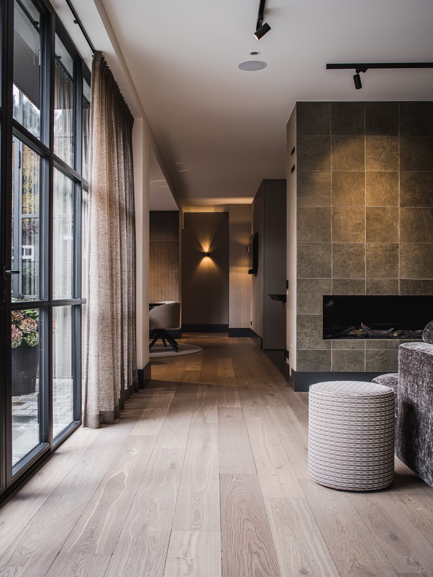 Modern Residence — Classic Ash — 12