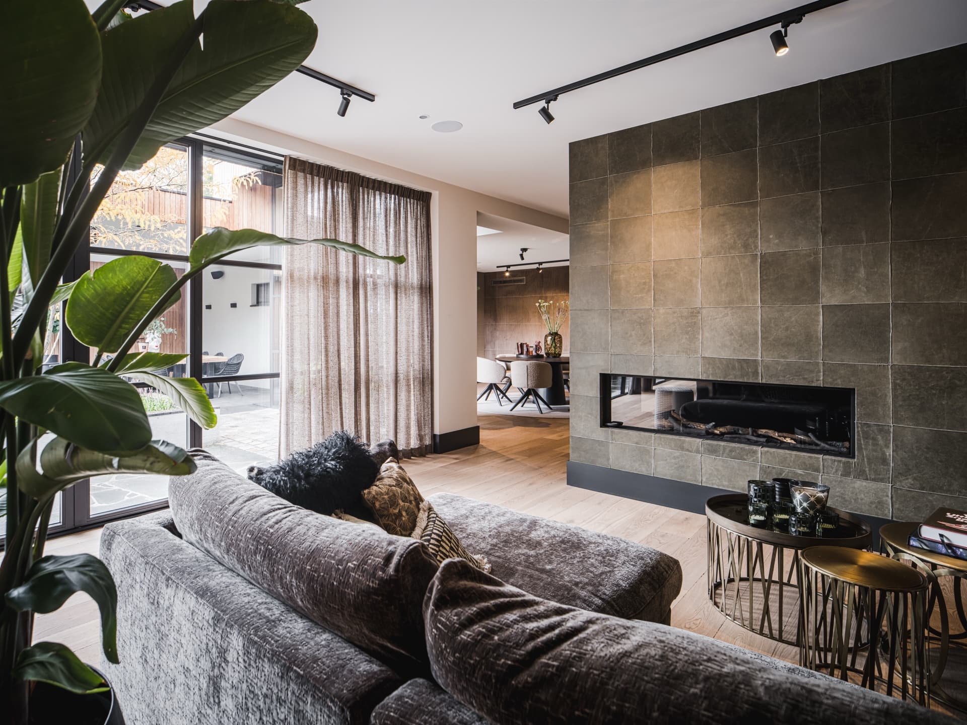 Modern Residence — Classic Ash — 15