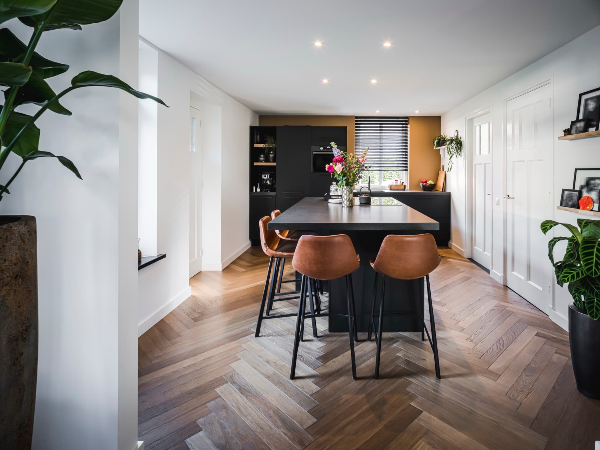 Luxury Interior — Classic Mocha — 9