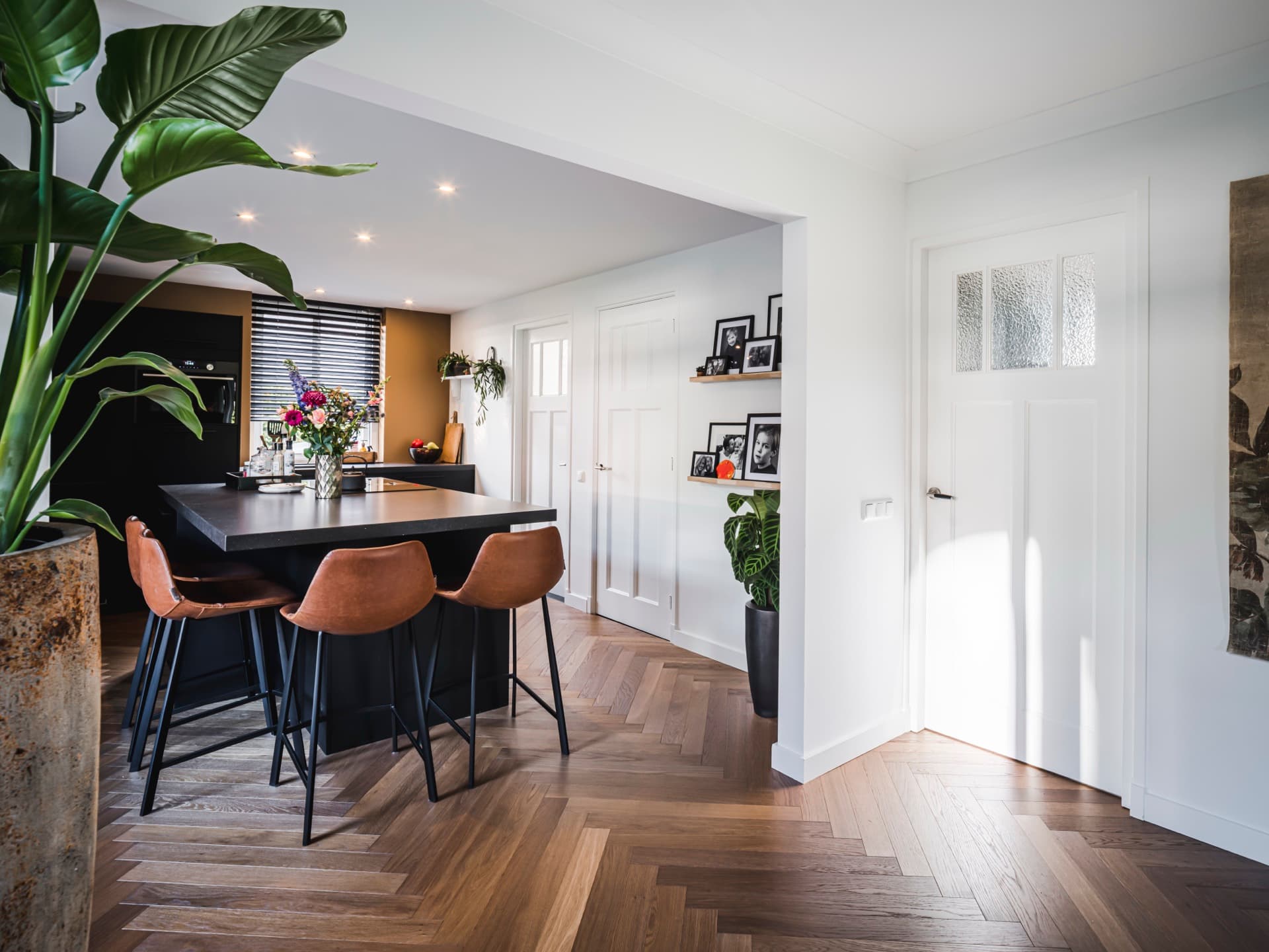Luxury Interior — Classic Mocha — 12