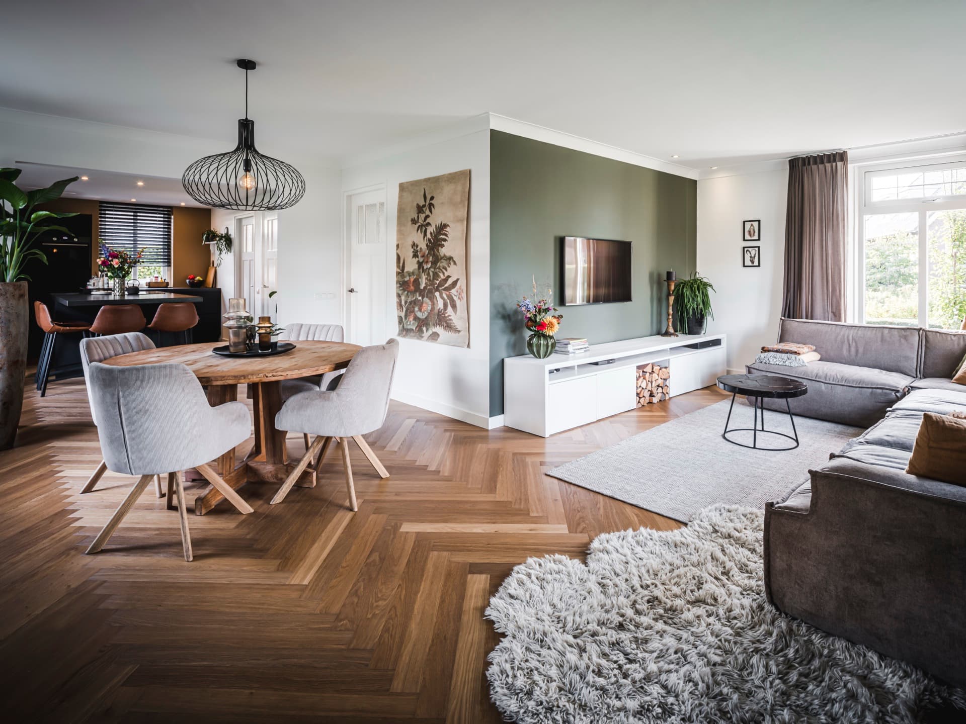 Luxury Interior — Classic Mocha — 14