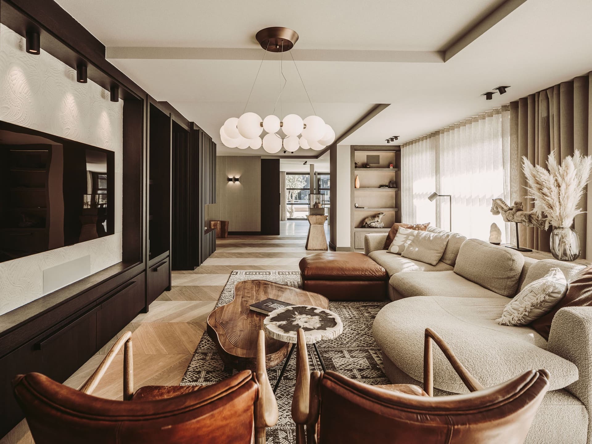 Real Dutch Floor — Classic 5.12 Flame herringbone oak flooring